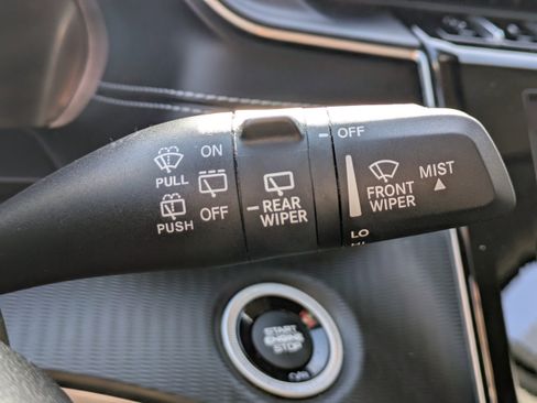 Used 2023 Jeep Grand Cherokee L Laredo image 28