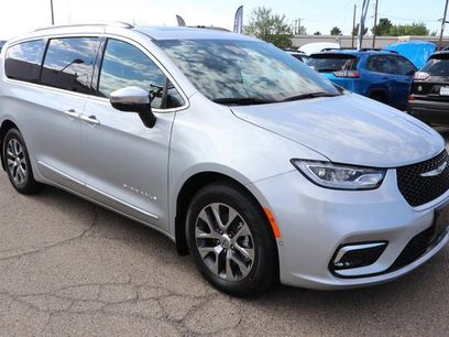 New 2023 Chrysler Pacifica Pinnacle