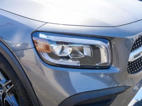 Used 2021 Mercedes-Benz GLB 250 4MATIC w/ AMG Line image 9