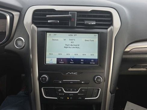 Used 2020 Ford Fusion SE FWD image 29