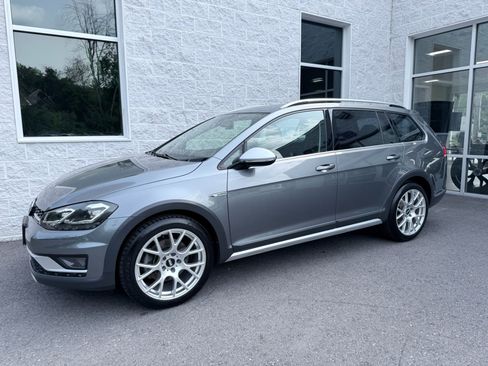 Used 2018 Volkswagen Golf Alltrack S AWD/4WD image 1