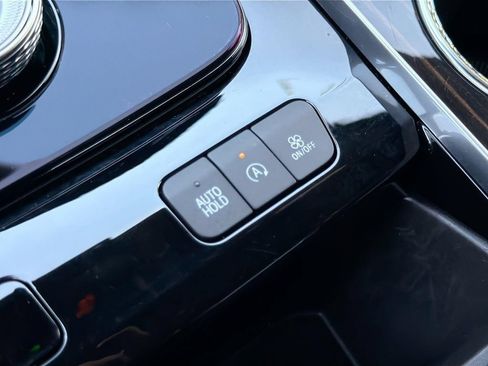 Certified 2026 Cadillac Escalade ESV Luxury RWD image 17