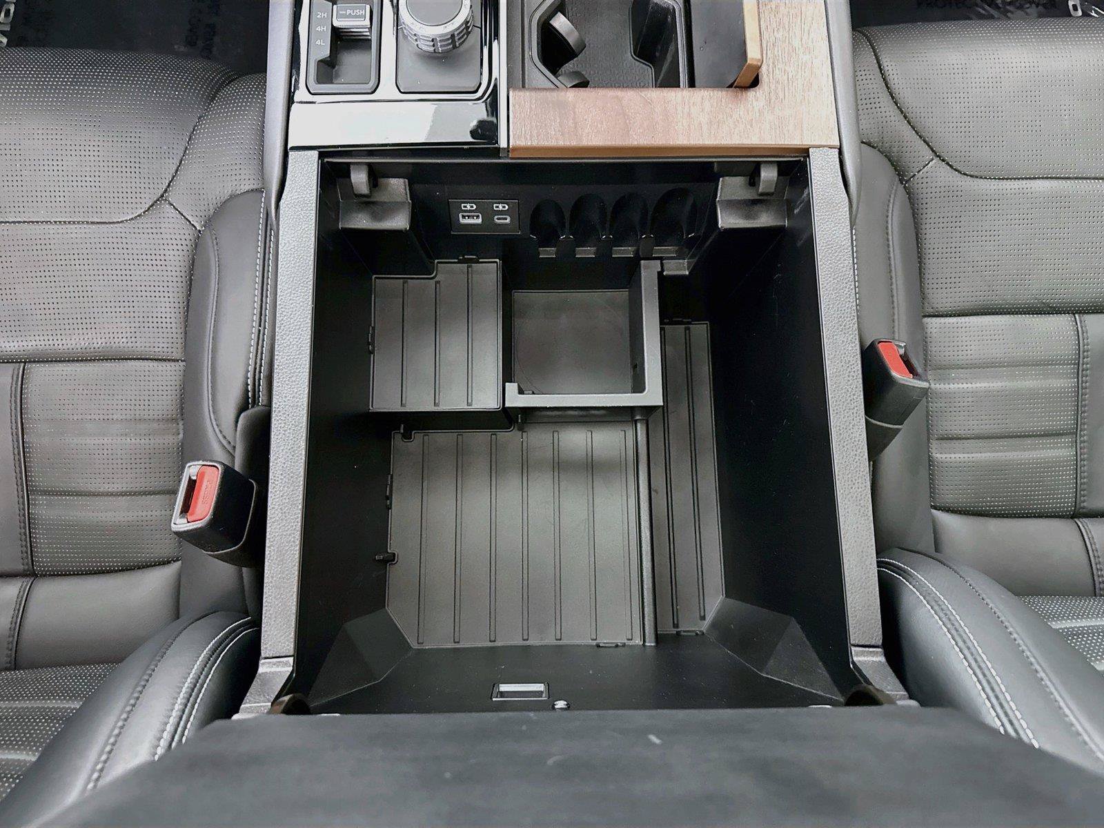 Used 2025 Toyota Sequoia Capstone AWD/4WD image 37