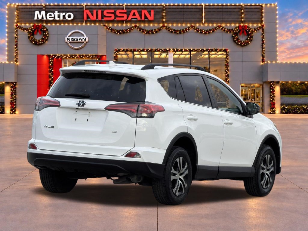 Used 2017 Toyota RAV4 LE FWD image 5