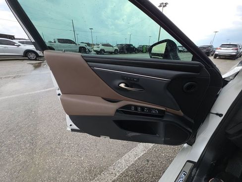 Used 2023 Lexus ES 350 w/ Premium Package FWD image 16