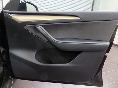 Used 2023 Tesla Model Y Long Range image 14