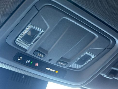 Used 2025 GMC Sierra 1500 Elevation image 23