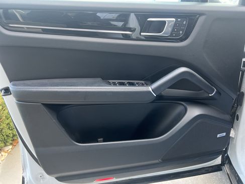 Used 2023 Porsche Cayenne image 14