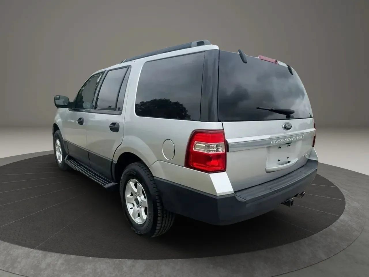 Used 2017 Ford Expedition XL w/ Equipment Group 101A AWD/4WD image 4
