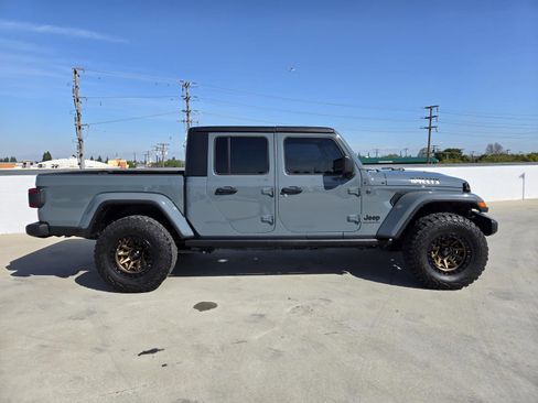 Used 2024 Jeep Gladiator Sport image 2