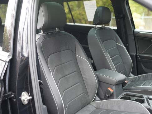 Certified 2023 Volkswagen Tiguan SEL R-Line image 22