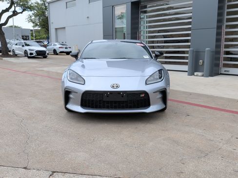 Used 2025 Toyota GR86 Premium RWD image 3