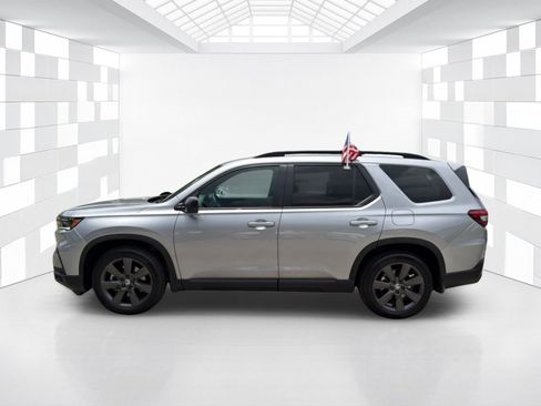 Used 2025 Honda Pilot Sport image 4