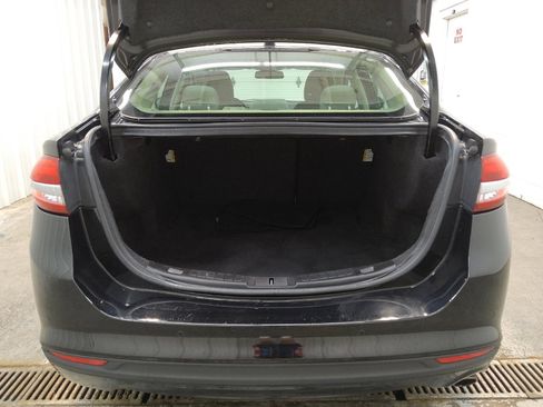 Used 2017 Ford Fusion SE w/ Fusion SE Technology Package FWD image 29