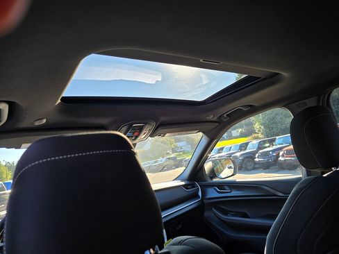 New 2025 Jeep Grand Cherokee Laredo X w/ Luxury Tech Group I image 11