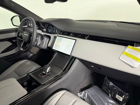 Used 2026 Land Rover Range Rover Evoque S image 32