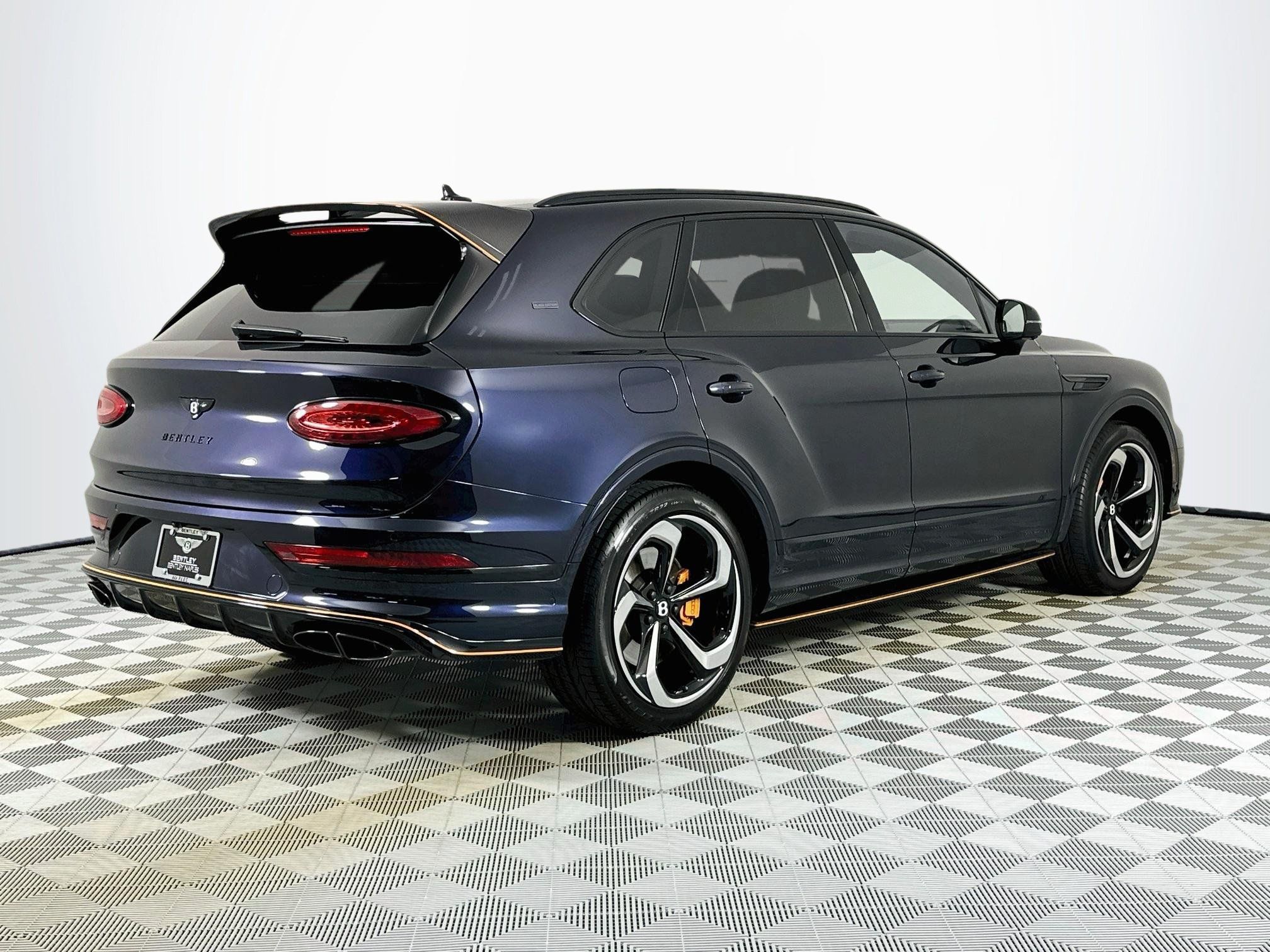 Certified 2025 Bentley Bentayga AWD/4WD image 9