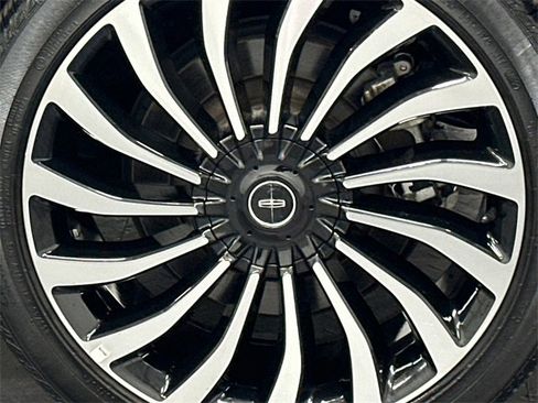 Used 2022 Lincoln Nautilus Black Label w/ Class II Trailer Tow Package image 5