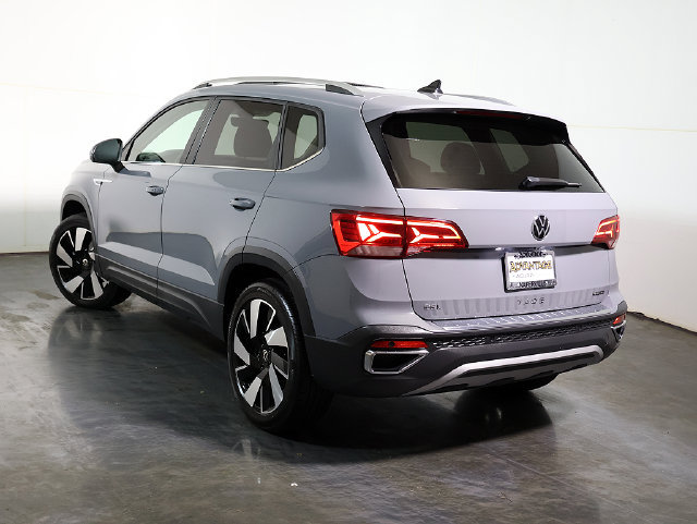 Used 2024 Volkswagen Taos SEL AWD/4WD image 2