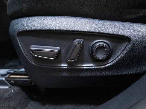 Used 2023 Toyota Highlander XLE AWD/4WD image 21