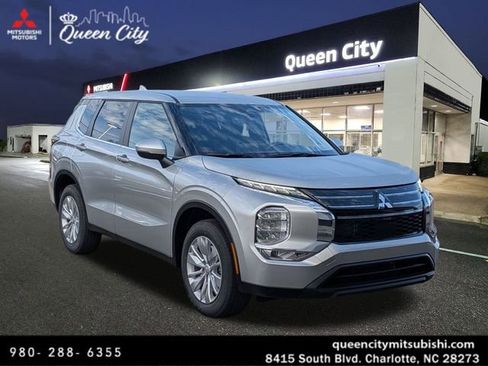 New 2026 Mitsubishi Outlander ES image 1