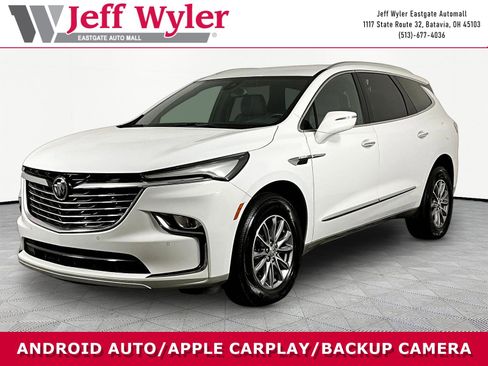 Used 2023 Buick Enclave Essence FWD image 1