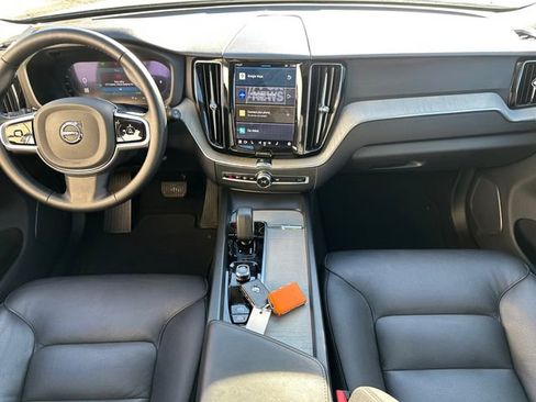 Used 2025 Volvo XC60 B5 Plus image 17