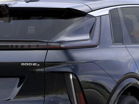 New 2026 Cadillac Lyriq Signature Luxury AWD/4WD image 11