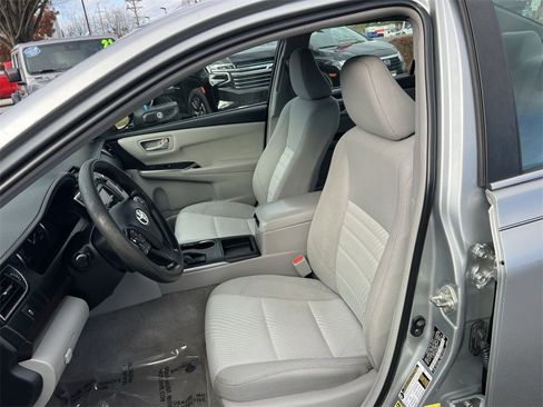 Used 2017 Toyota Camry LE image 13