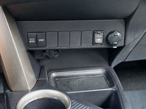 Used 2014 Toyota RAV4 XLE AWD/4WD image 24