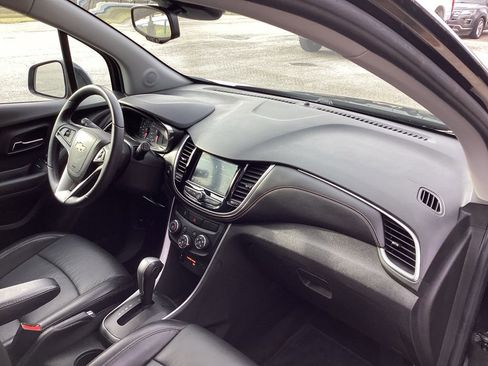 Used 2021 Chevrolet Trax LT w/ Premium Seat Package image 31