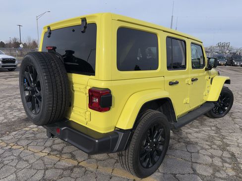 Used 2023 Jeep Wrangler Unlimited Sahara w/ Cold Weather Group image 7