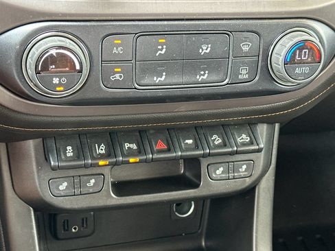 Used 2022 GMC Canyon AT4 w/ Driver Alert Package AWD/4WD image 20