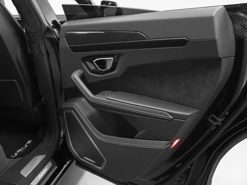 Used 2022 Lamborghini Urus image 34