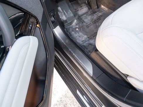 Used 2024 Land Rover Range Rover Sport SE image 17