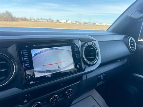 Used 2016 Toyota Tacoma TRD Off-Road image 24