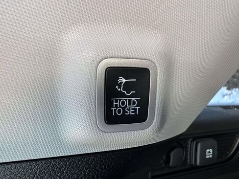 Used 2024 Jeep Grand Cherokee Limited image 14