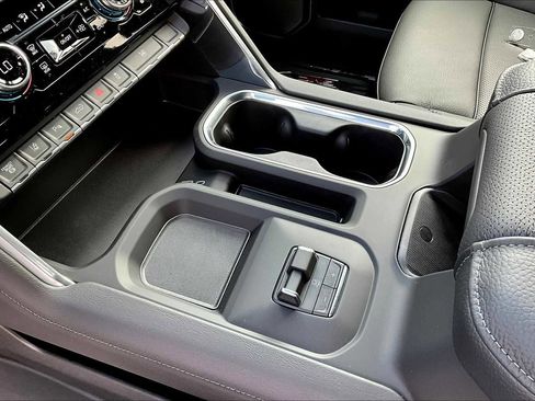 Used 2025 GMC Sierra 3500 Denali w/ Denali Reserve Package image 11