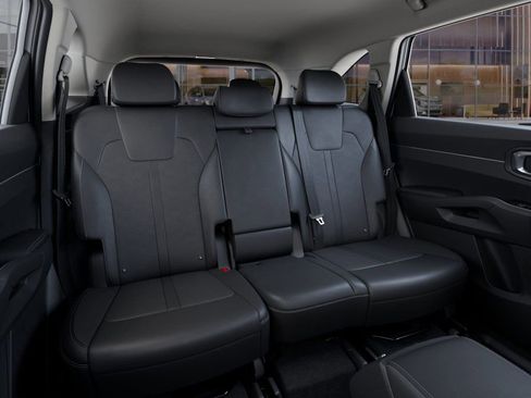 Used 2025 Kia Sorento S image 16