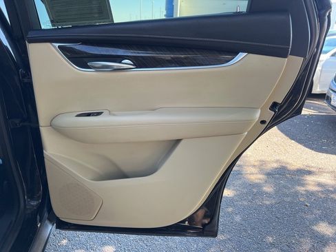 Used 2018 Cadillac XT5 FWD image 13