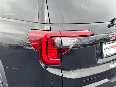 Used 2023 GMC Acadia SLE w/ Driver Convenience Package image 12