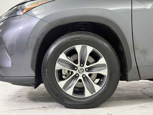 Used 2023 Toyota Highlander XLE image 19