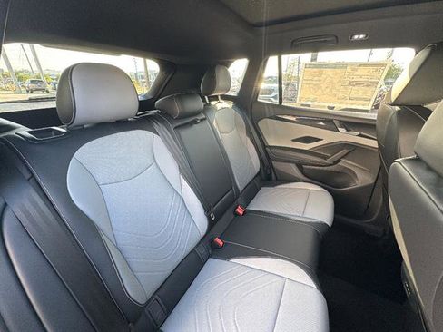 New 2026 Volkswagen Tiguan SE R-Line FWD image 10