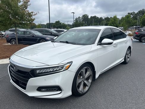 Used 2018 Honda Accord Touring image 3