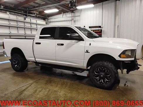 Used 2018 RAM 2500 SLT AWD/4WD image 2