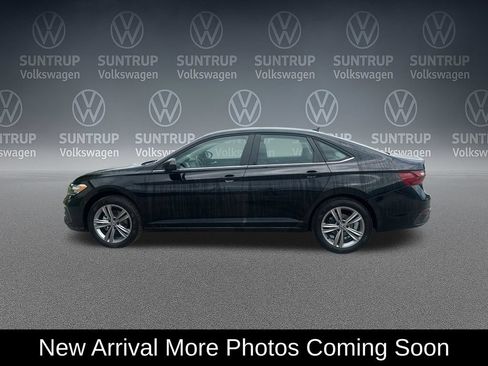 Used 2023 Volkswagen Jetta SE FWD image 2