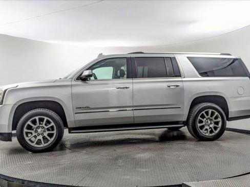 Used 2018 GMC Yukon XL Denali image 3