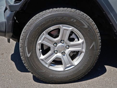 Used 2021 Jeep Wrangler Unlimited Sport AWD/4WD image 5