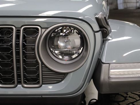 New 2025 Jeep Gladiator Sport image 36