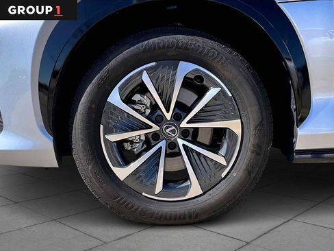 Used 2025 Lexus RZ 300e image 9